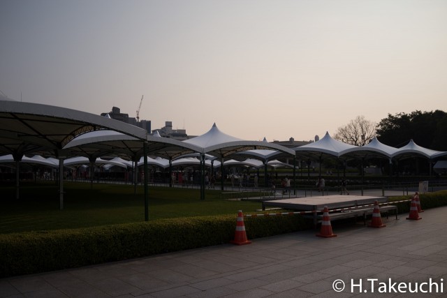 平和公園－芝生、慰霊式典の準備 1/640 F8 ISO100
