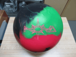 ボウリングボール ストーム ノヴァ オイルに強く大きく曲がる】ストーム ノヴァ - ボウリングボール