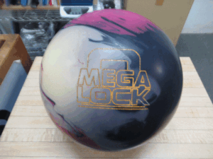 ボウリング メガロック(15ポンド) メガロック - 中古ボール・リサイクル品 ¥7,800円(税込み) 15