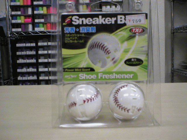 sneaker_balls_baseball